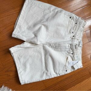 NWT Abercrombie 7 inch high rise dad short size 28